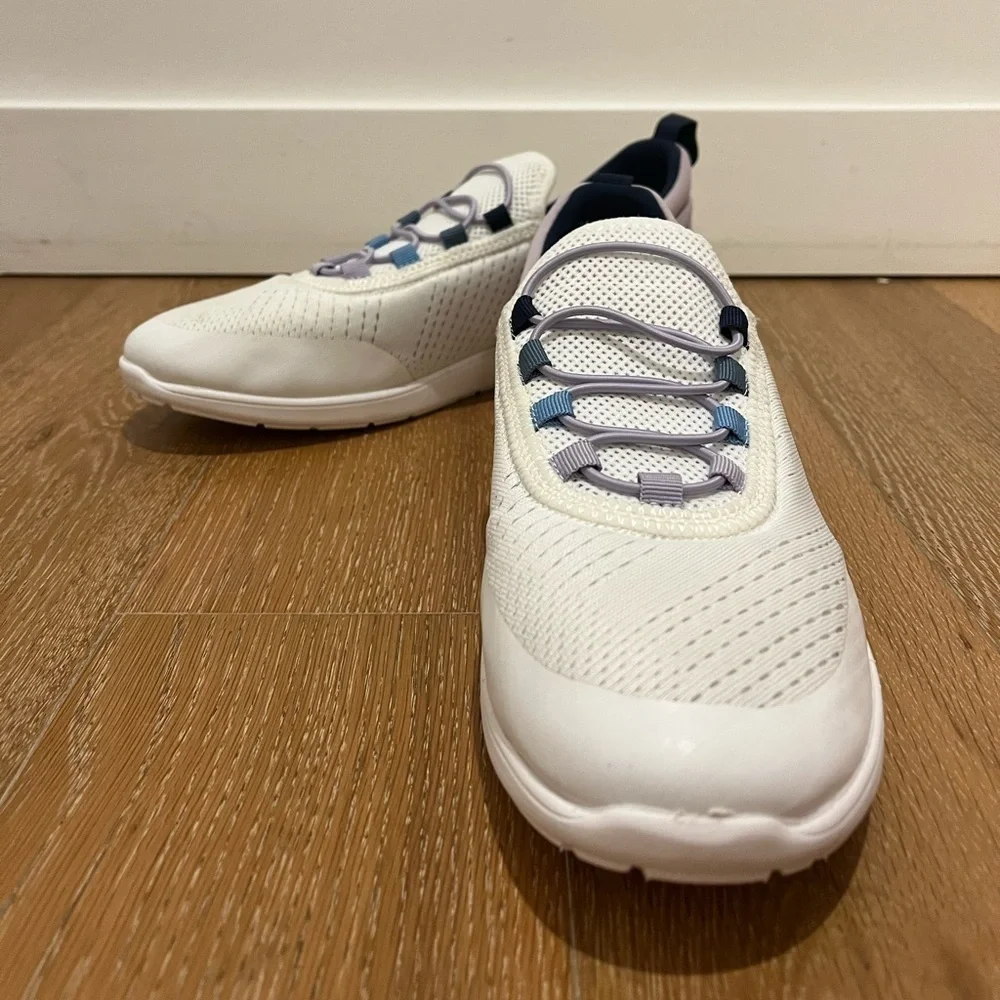 Kelly & Katie Vebony slip on sneakers gently worn